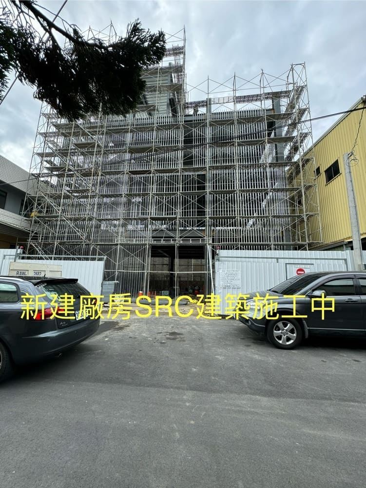 鋼網牆複合結構示意圖，展現鋼筋與混凝土一體成型優勢