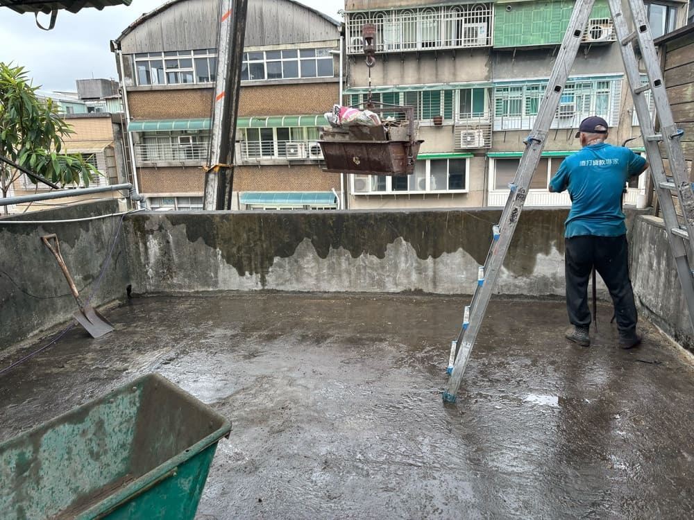 台北住宅拆除現場施工
