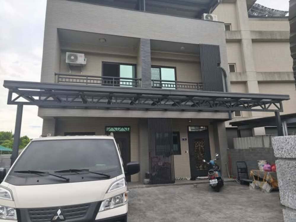 鋁門窗安裝施工現場